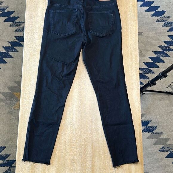 Madewell 9" Mid-Rise Skinny Crop Jeans in ISKO Stay Black™: Raw-Hem Edition - Picture 10 of 11